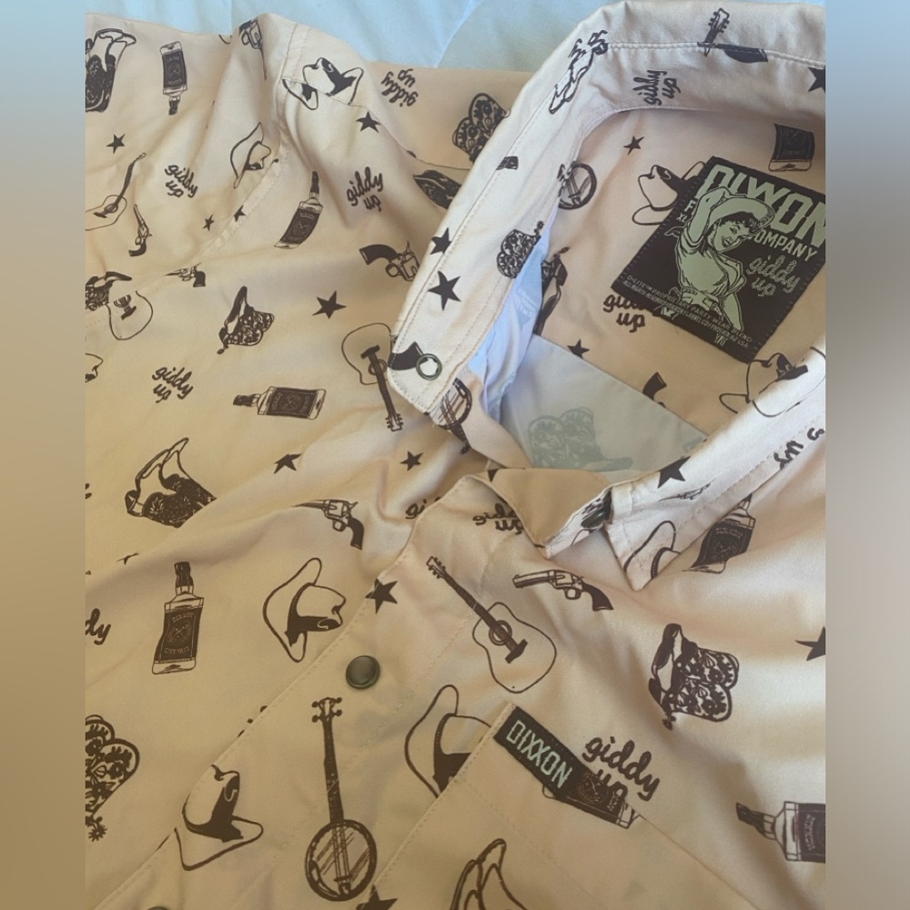 Dixxon GIDDY UP short-sleeve button up. Size XL!